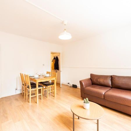 Sootheus - Cosy Surrey Quays Apartment 런던 외부 사진