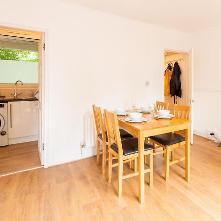 Sootheus - Cosy Surrey Quays Apartment 런던 외부 사진