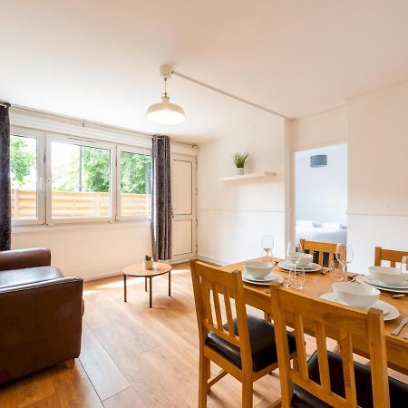 Sootheus - Cosy Surrey Quays Apartment 런던 외부 사진