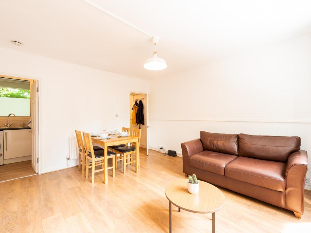Sootheus - Cosy Surrey Quays Apartment 런던 외부 사진