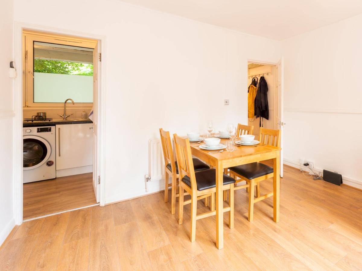 Sootheus - Cosy Surrey Quays Apartment 런던 외부 사진