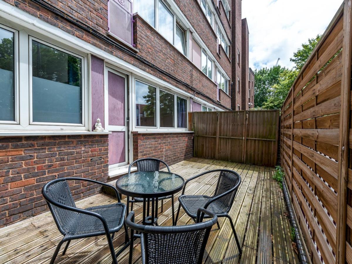 Sootheus - Cosy Surrey Quays Apartment 런던 외부 사진