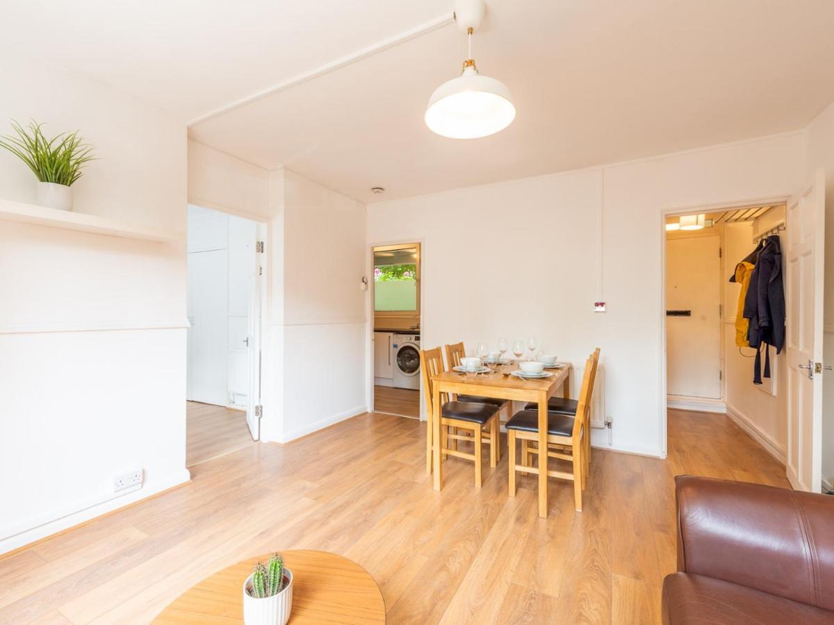 Sootheus - Cosy Surrey Quays Apartment 런던 외부 사진