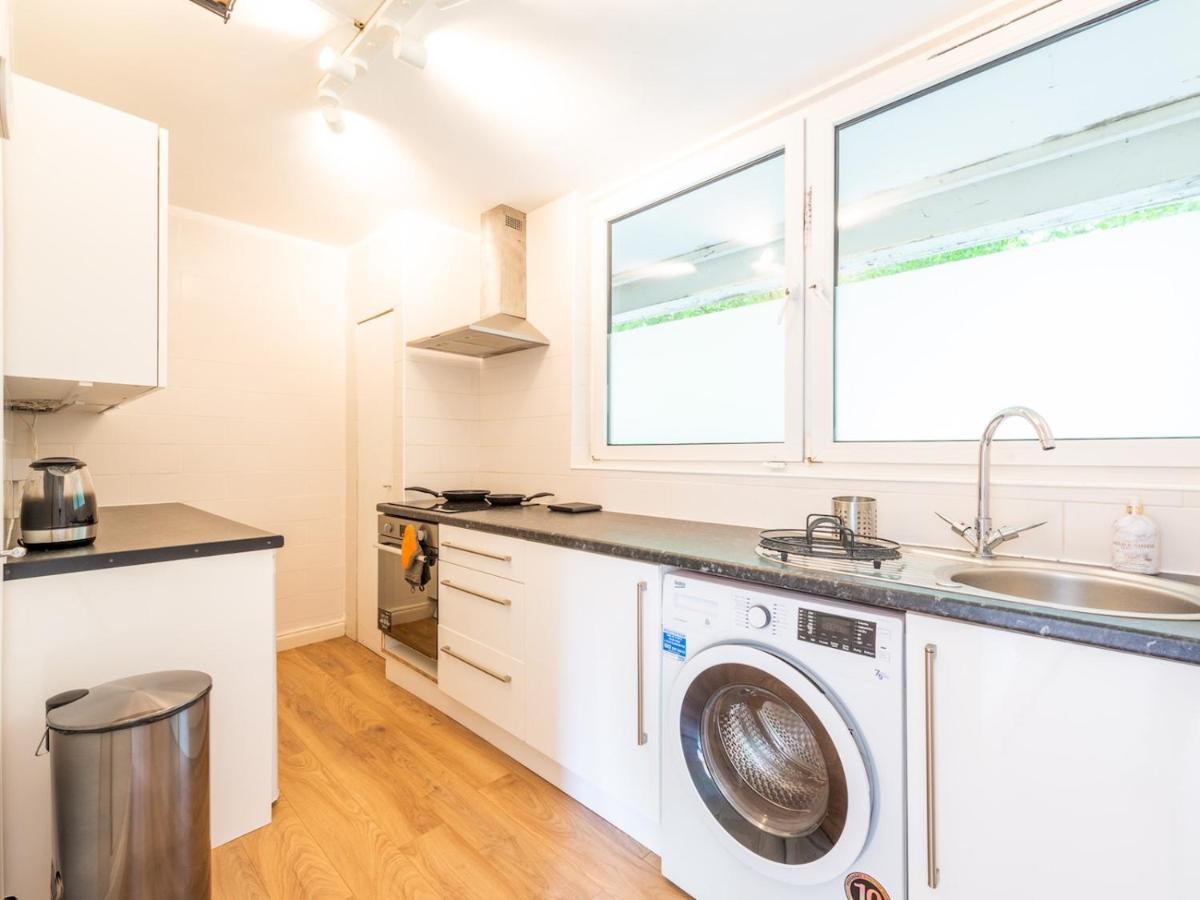 Sootheus - Cosy Surrey Quays Apartment 런던 외부 사진