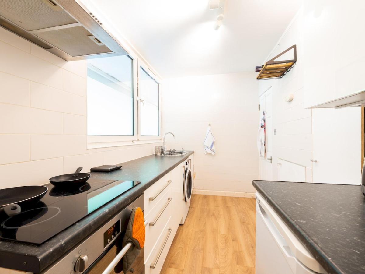 Sootheus - Cosy Surrey Quays Apartment 런던 외부 사진