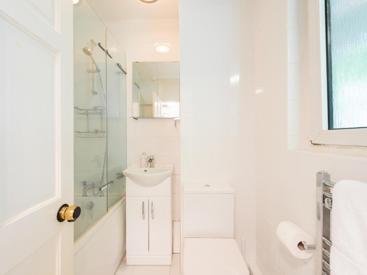 Sootheus - Cosy Surrey Quays Apartment 런던 외부 사진