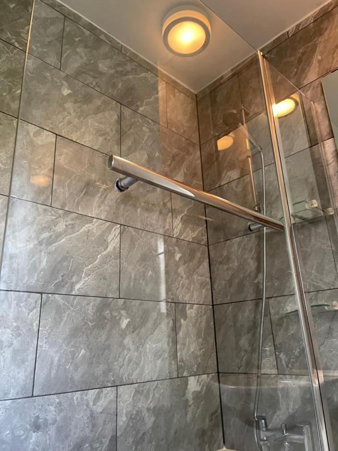 Sootheus - Cosy Surrey Quays Apartment 런던 외부 사진