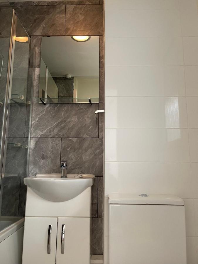 Sootheus - Cosy Surrey Quays Apartment 런던 외부 사진