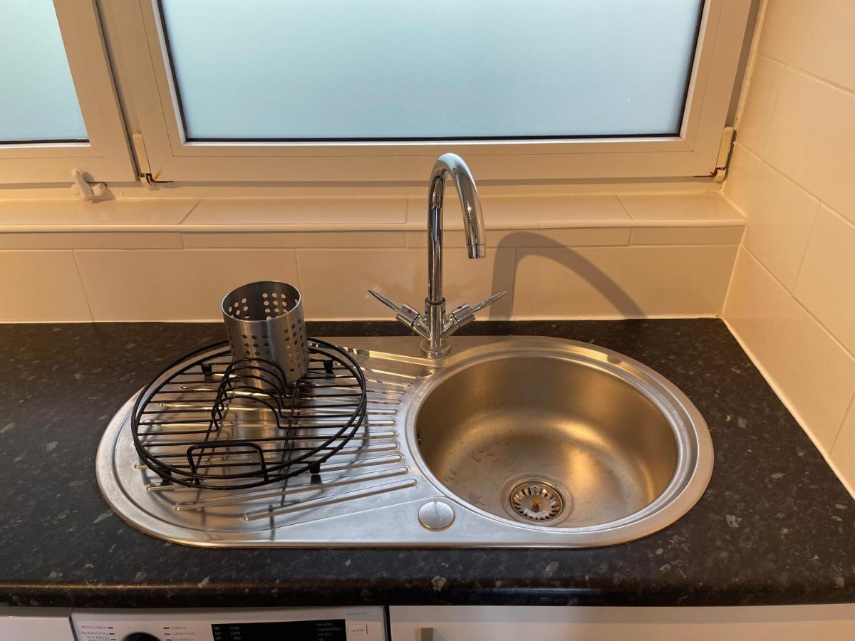 Sootheus - Cosy Surrey Quays Apartment 런던 외부 사진