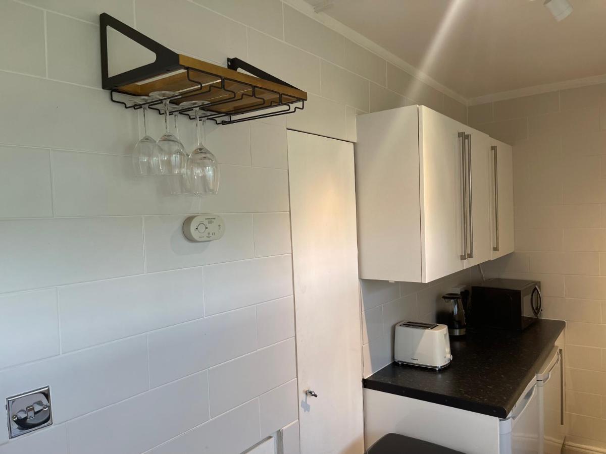 Sootheus - Cosy Surrey Quays Apartment 런던 외부 사진