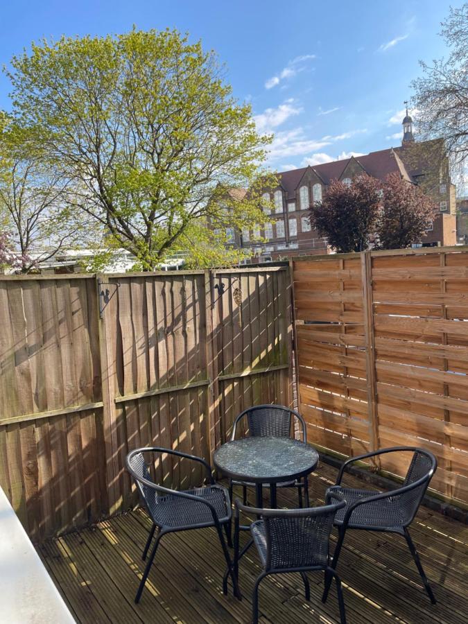 Sootheus - Cosy Surrey Quays Apartment 런던 외부 사진